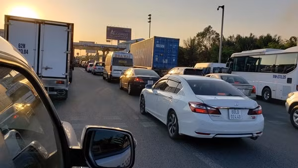 Chưa dứt nỗi ám ảnh kẹt xe trên cao tốc dịp nghỉ lễ