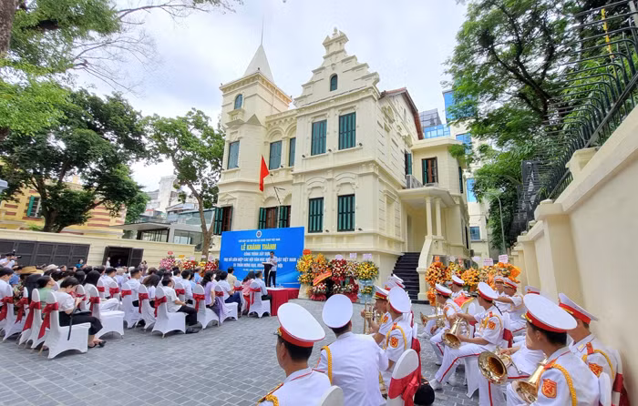 Nhớ ơn những người dựng ngôi đền văn hóa -0