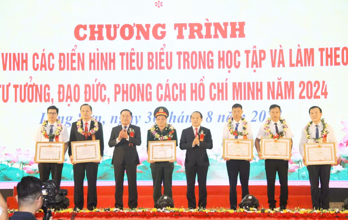 Lạng Sơn: Tôn vinh các tập thể, cá nhân tiêu biểu trong học tập và làm theo tư tưởng, đạo đức, phong cách Hồ Chí Minh -0