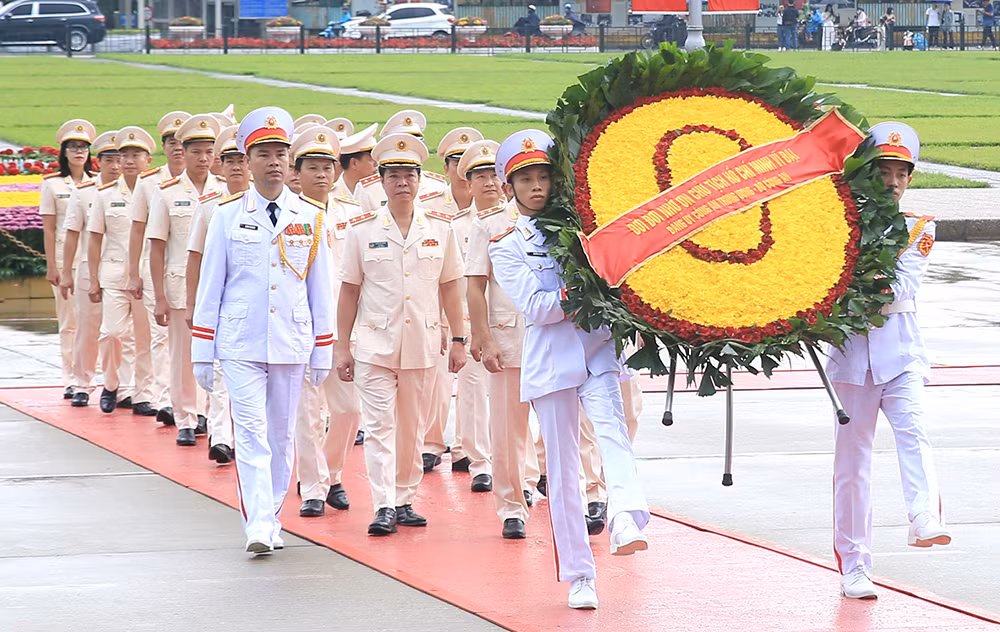 Lãnh đạo Đảng, Nhà nước, Bộ Công an viếng Chủ tịch Hồ Chí Minh và các Anh hùng liệt sĩ -0