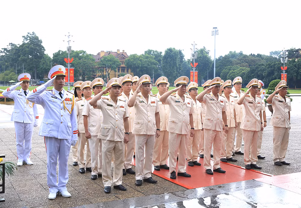 Lãnh đạo Đảng, Nhà nước, Bộ Công an viếng Chủ tịch Hồ Chí Minh và các Anh hùng liệt sĩ -0