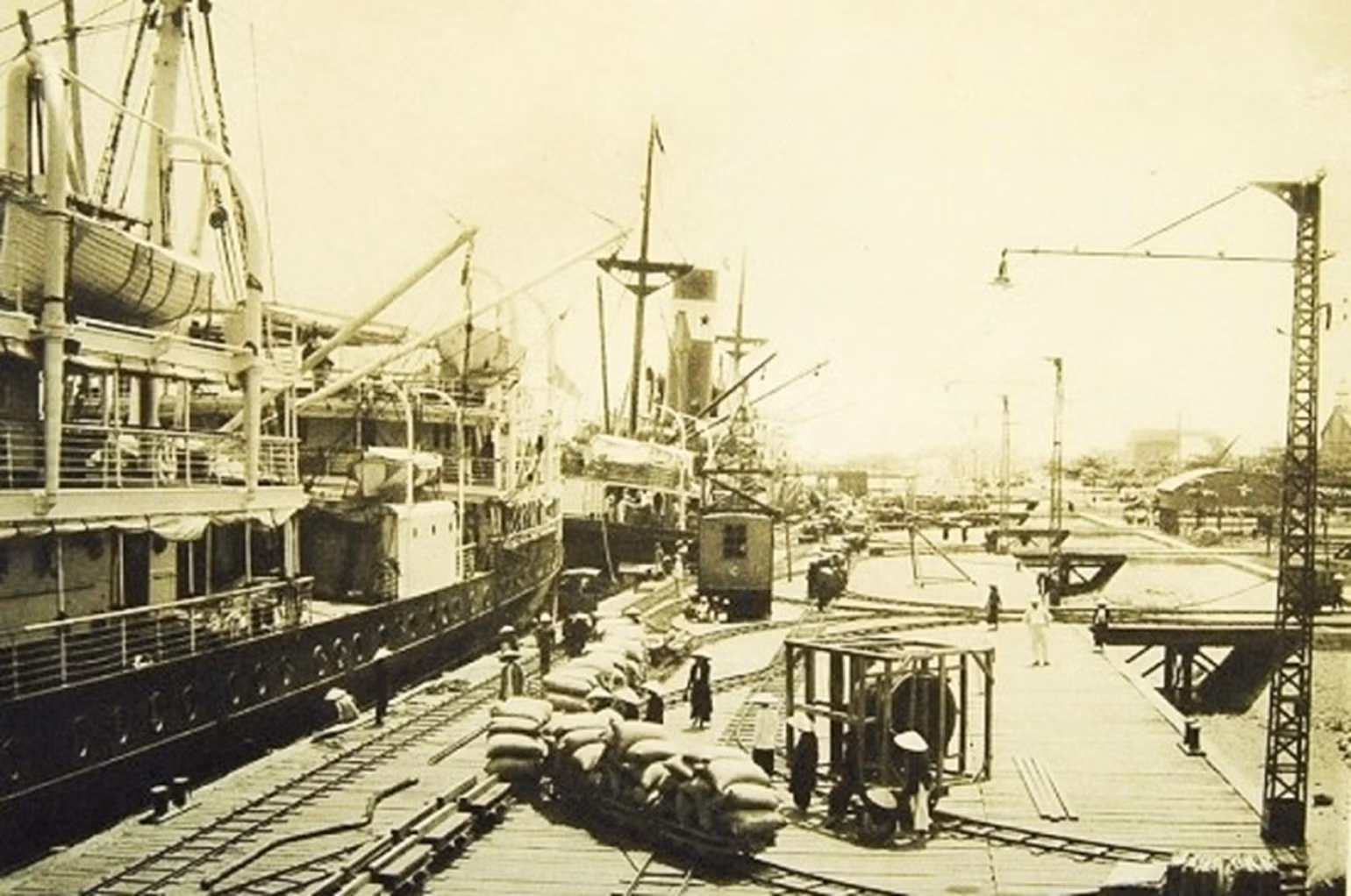Ngậm ngùi chia tay cảng Hải Phòng 150 tuổi -0