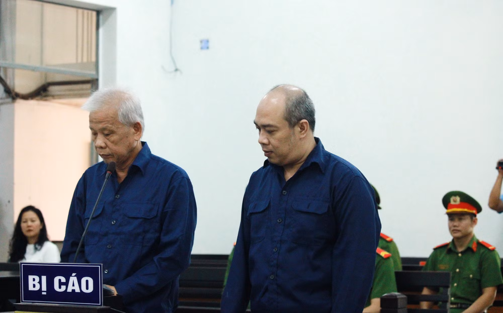 Cấu kết nhận hối lộ trong đăng kiểm xe ô tô, hai bị cáo lãnh án 22 năm 6 tháng tù -0