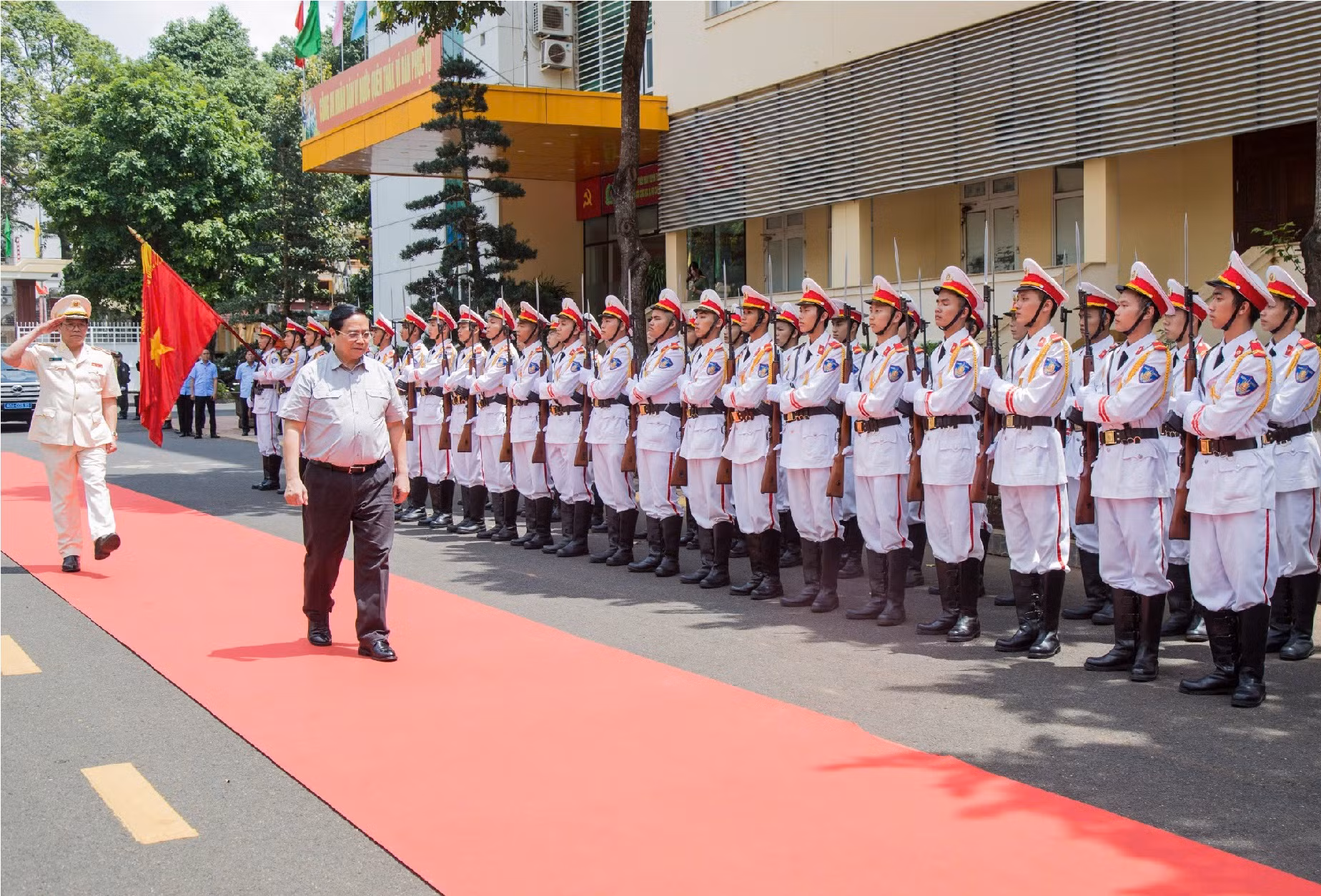 Thủ tướng Phạm Minh Chính thăm cán bộ, chiến sĩ Công an tỉnh Đắk Lắk -0