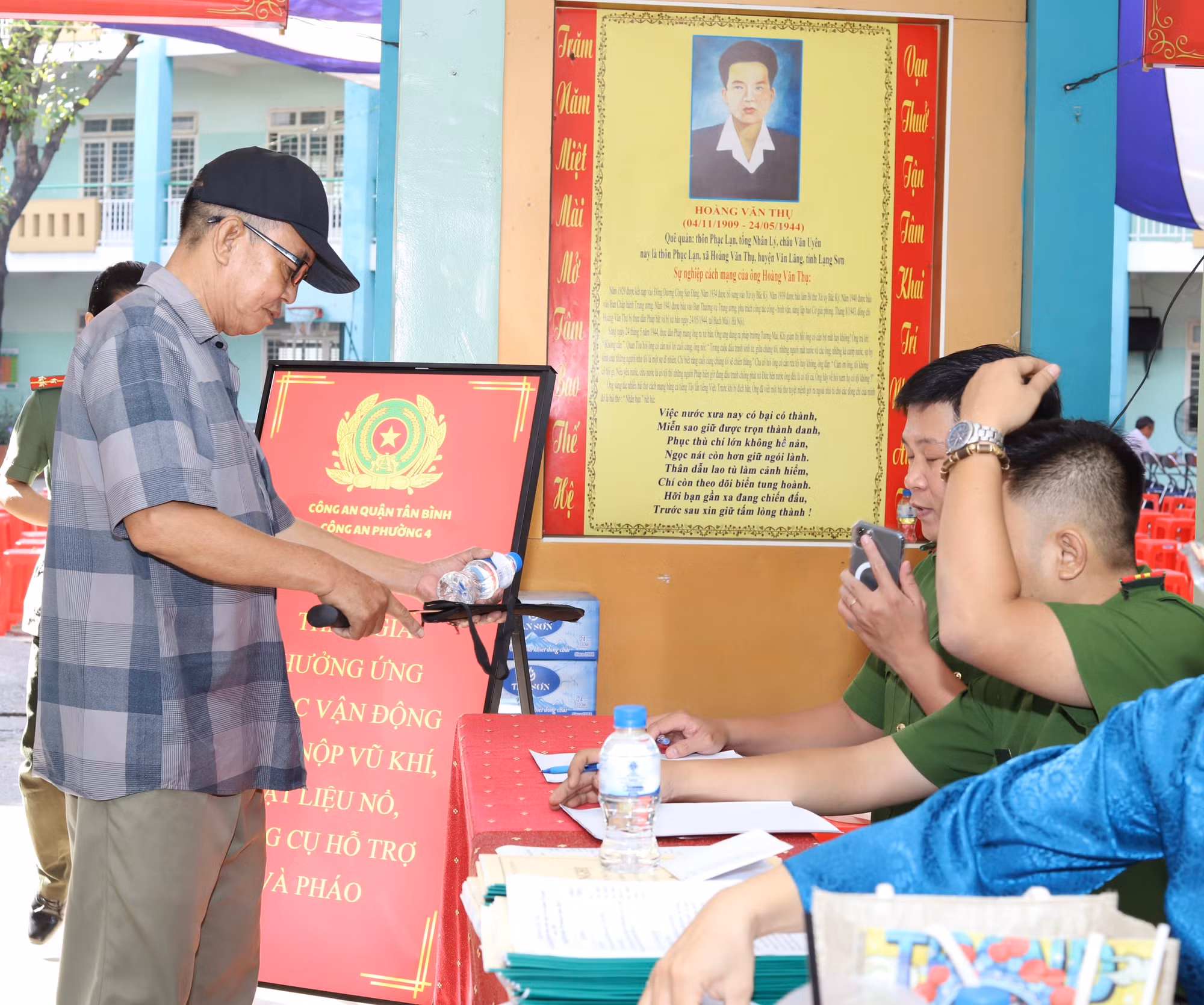 Có sẵn hung khí trong tay dễ biến mình thành người phạm tội -2