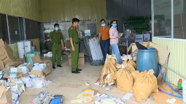 Bộ đôi làm giả thuốc diệt cỏ, thuốc trừ sâu số lượng cực lớn