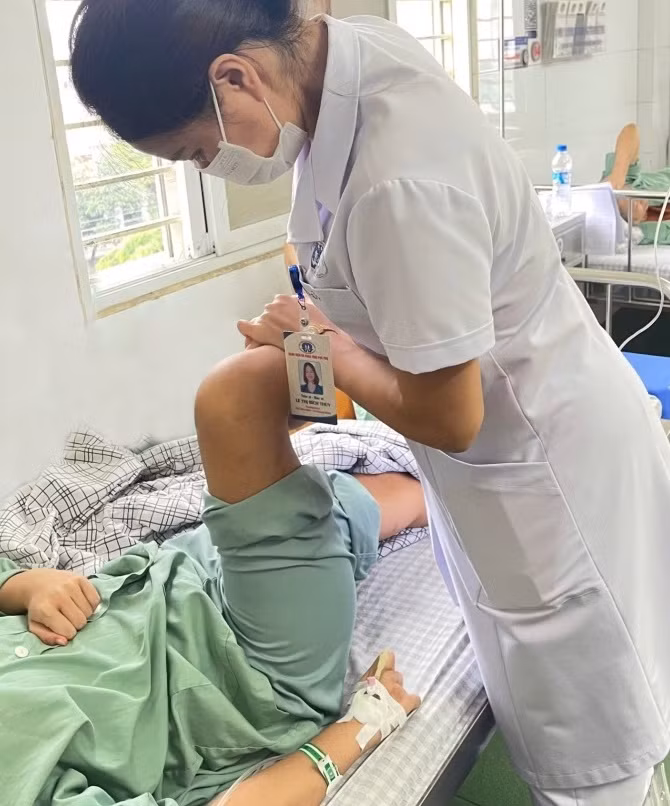 Hít 15 quả bóng cười, nữ sinh bị liệt hai chân -0