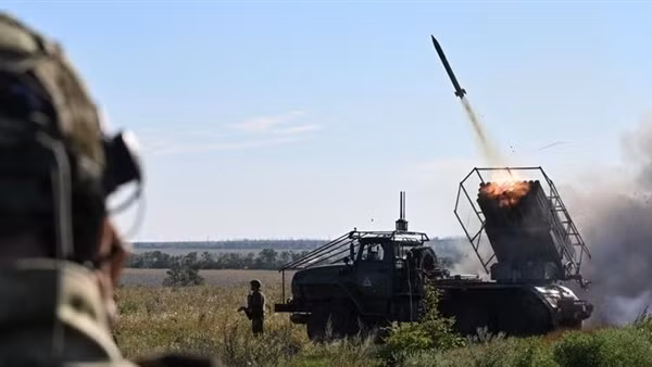 Dồn lực đột kích Kursk, Ukraine "hở sườn" ở Donetsk