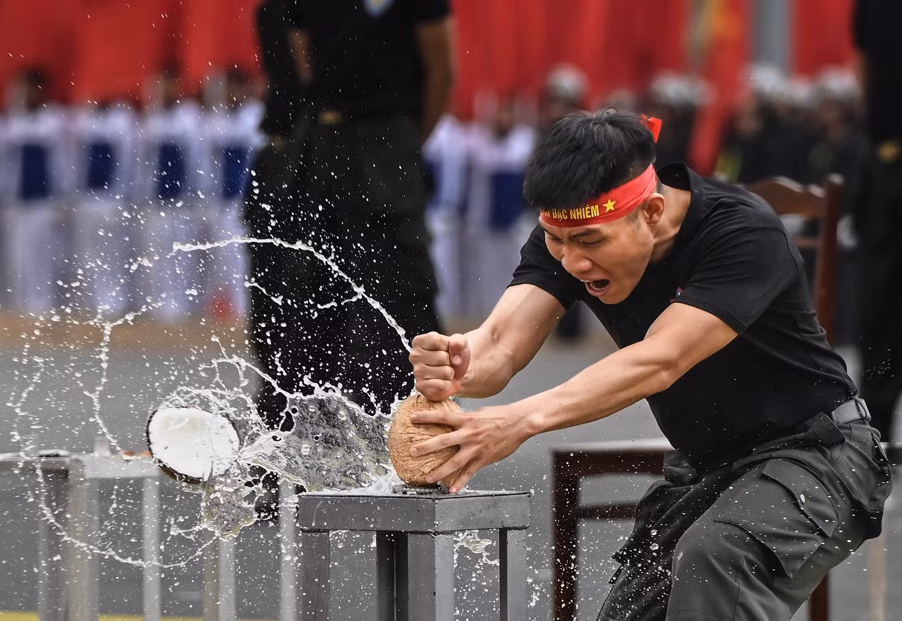 Những hình ảnh ấn tượng của người chiến sĩ CAND qua ống kính của nghệ sĩ nhiếp ảnh -0