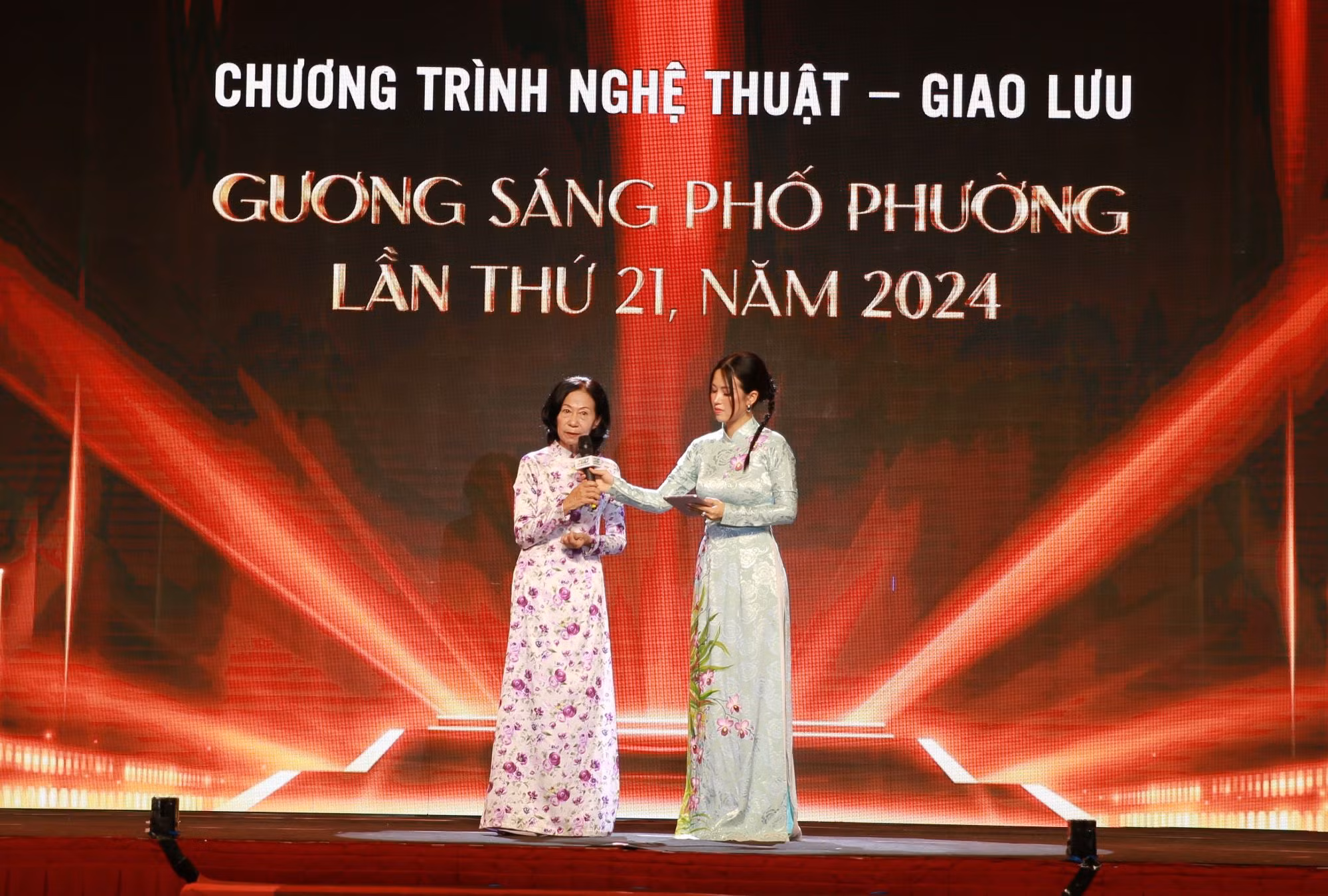Những tấm gương đời thường bình dị mà cao cả -0