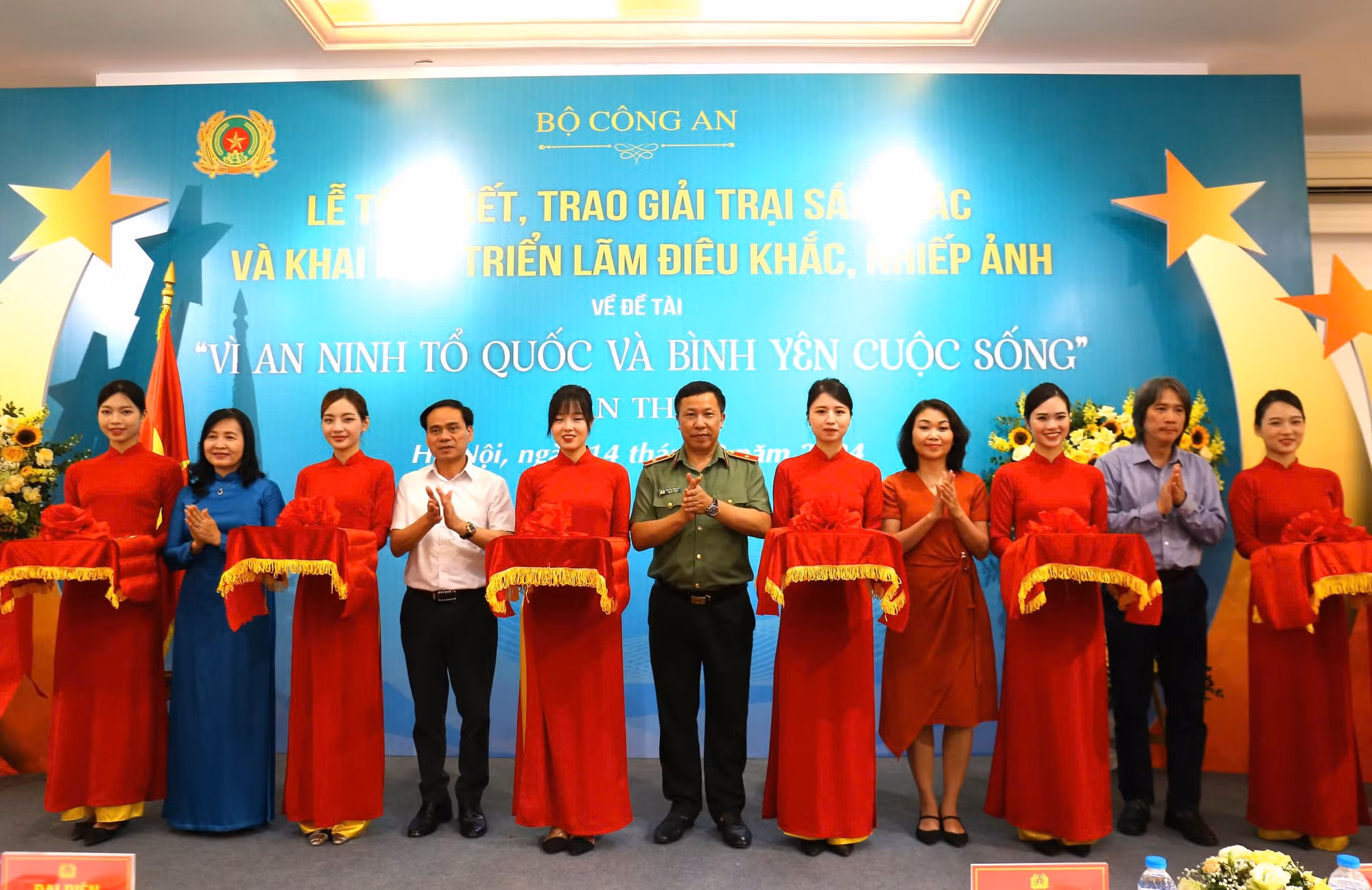 Trao giải và triển lãm tác phẩm điêu khắc, nhiếp ảnh về đề tài “Vì an ninh Tổ quốc và bình yên cuộc sống” -0