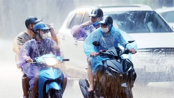 Miền Bắc mưa to nhiều nơi, Trung Bộ nắng rát