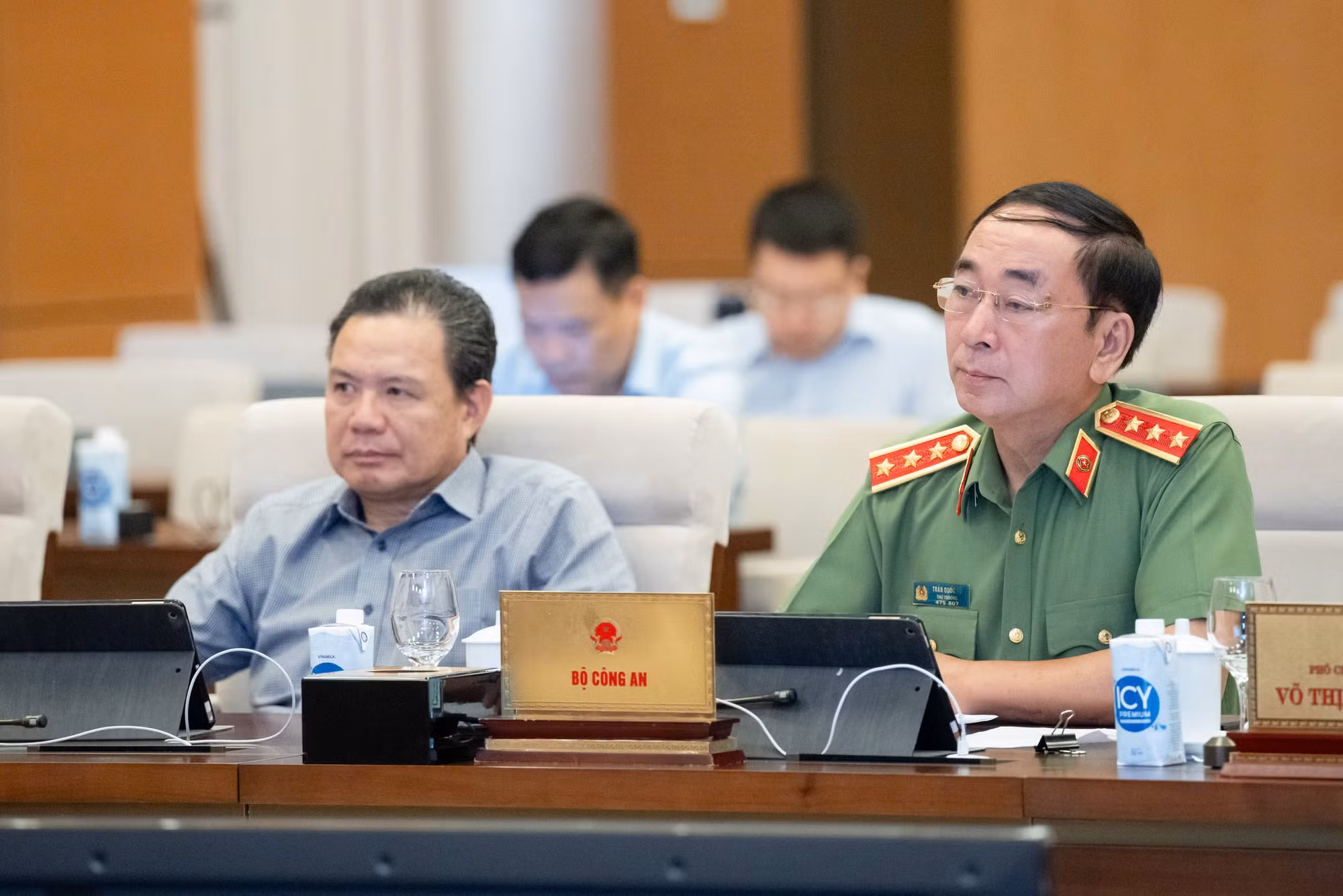 đb.jpg -0