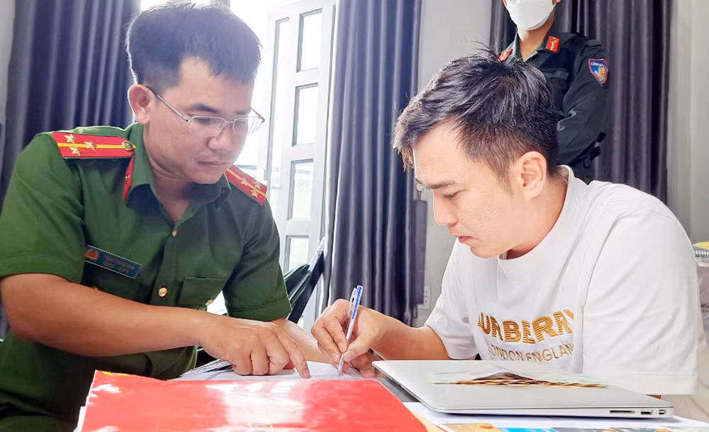 Trang 34 - Vì bình yên vùng kênh xáng Hậu Giang -2