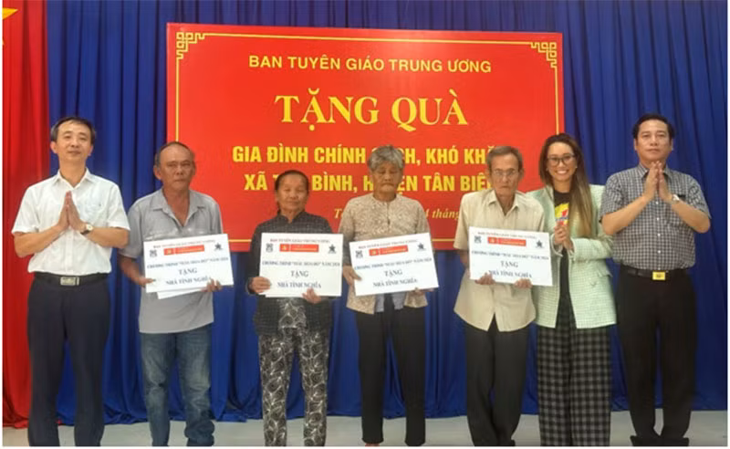 “Về nơi khởi nguồn”: Tiếp nối hành trình tri ân các anh hùng dân tộc, khẳng định niềm tự hào của đất nước -0