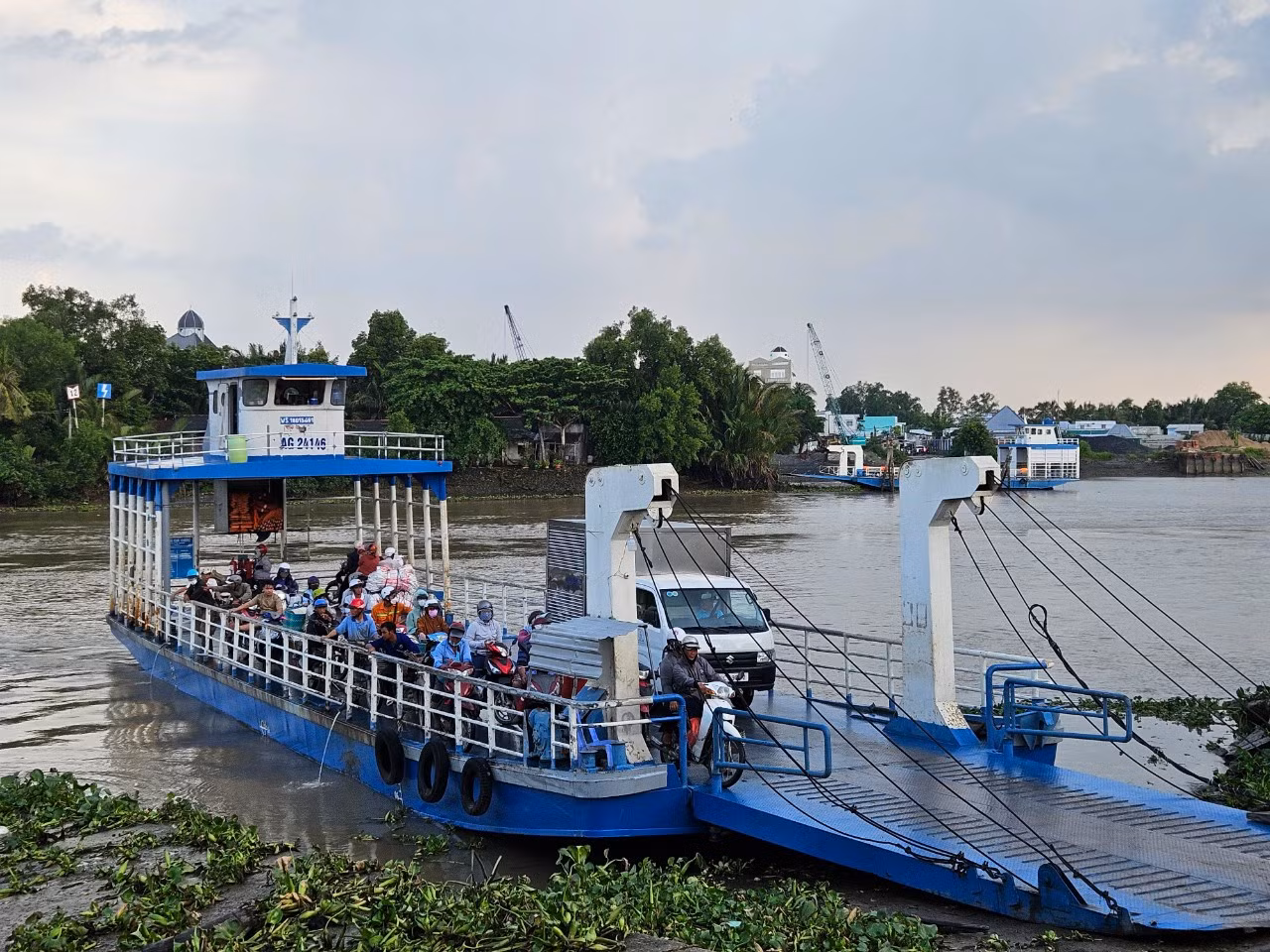Băn khoăn với mức phí khai thác nhiều bến phà ở Long An -0