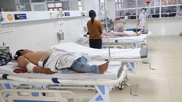 Lời kể hãi hùng của nạn nhân vụ xe khách lật trên Quốc lộ 14