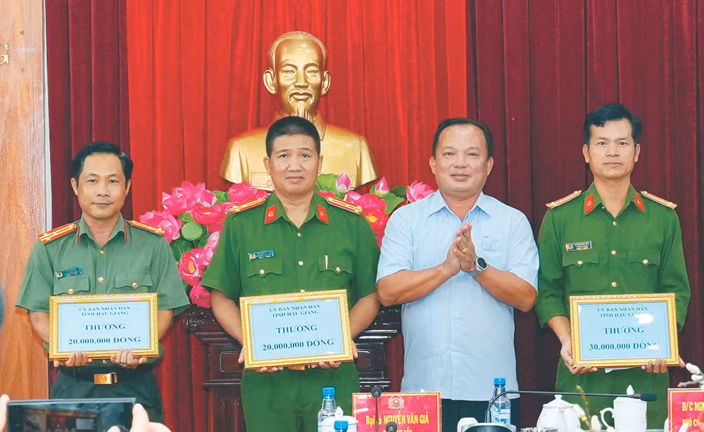 Trang 34 - Vì bình yên vùng kênh xáng Hậu Giang -0