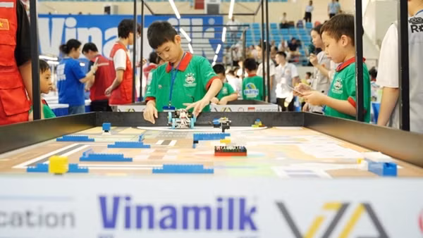 Vinamilk đồng hành cùng hơn 1.500 tài năng trẻ trong cuộc thi ROBOTACON WRO 2024