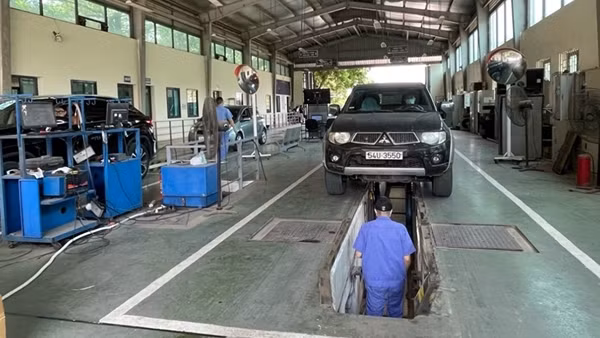 Từ 1/10:&nbsp;Người dân đi đăng kiểm phương tiện sẽ phải mang theo những giấy tờ gì?