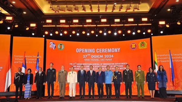 Xây dựng một ASEAN phát triển bền chặt và toàn diện trong công tác quản lý xuất nhập cảnh và lãnh sự