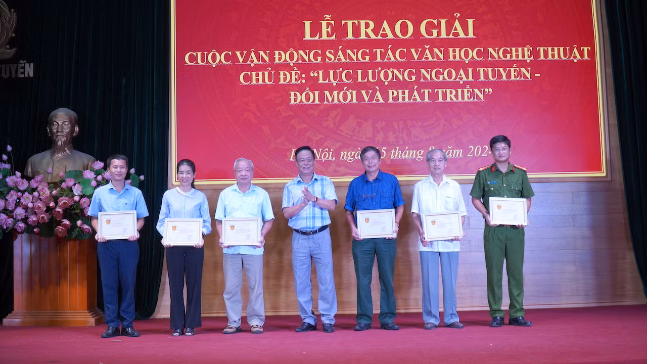 Sôi nổi liên hoan nghệ thuật quần chúng Cục Ngoại tuyến -0