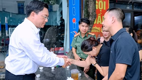 Thăm hỏi gia đình các nạn nhân trong vụ lũ cuốn, sạt lở đất tại Vĩnh Phúc