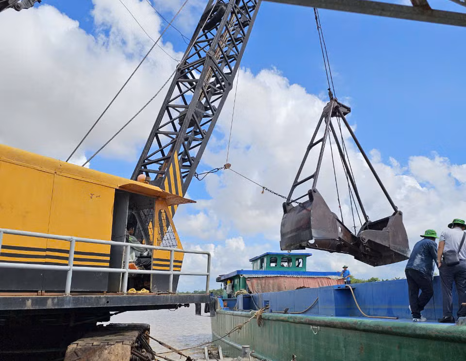 Khai thác mỏ cát trên sông Hậu phục vụ dự án cao tốc qua tỉnh Sóc Trăng -0