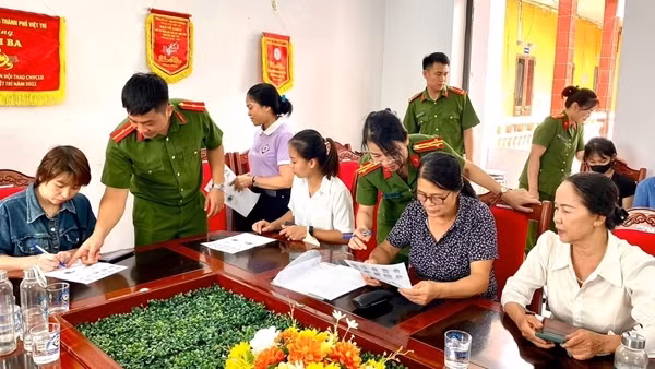 Cấp căn cước cho 14 trẻ em mồ côi khuyết tật