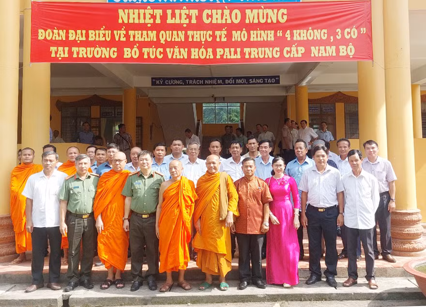 Đoàn đại biểu dân tộc thiểu số tham quan các mô hình tiêu biểu ở Sóc Trăng -2