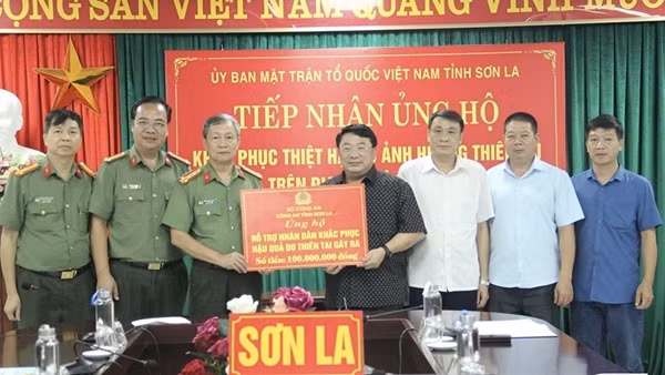 Công an tỉnh Sơn La ủng hộ 100 triệu đồng khắc phục thiên tai