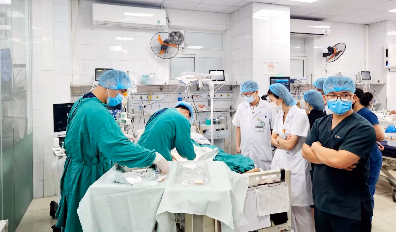  Cứu sống bệnh nhân sốc nhiễm khuẩn suy đa tạng, viêm phổi, động kinh, sốt xuất huyết nguy kịch -0
