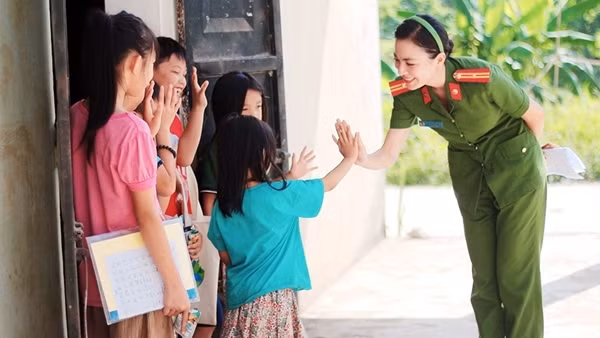 Nữ Thiếu tá Công an và lớp học 0 đồng