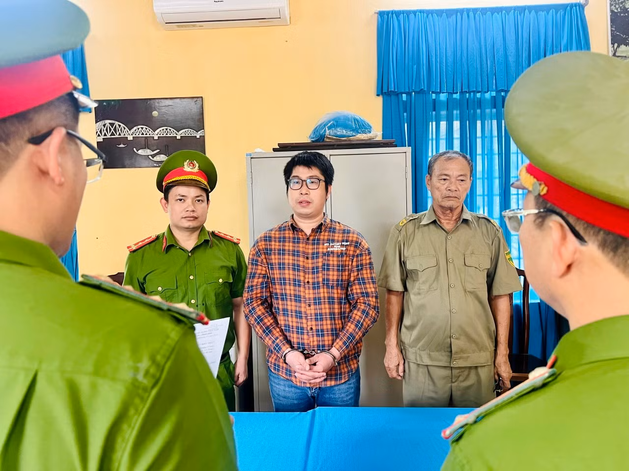 Mất tiền trên sàn ngoại hối, nhân viên tín dụng lừa đảo gần 1,2 tỷ đồng -0