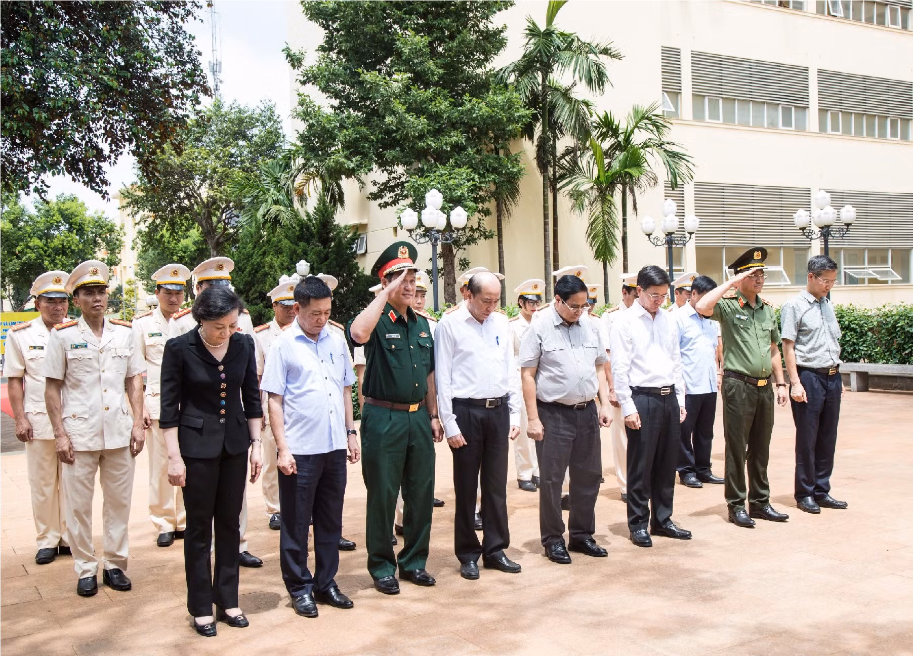 Thủ tướng Phạm Minh Chính thăm cán bộ, chiến sĩ Công an tỉnh Đắk Lắk -0