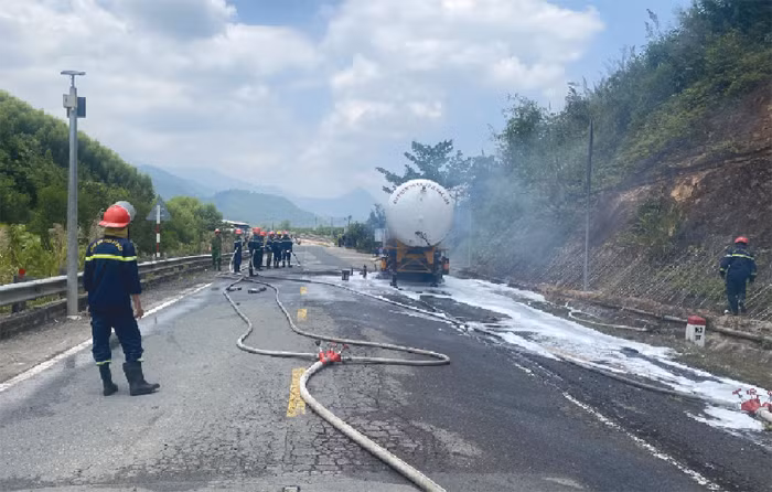 Đb trang 26: Giúp dân là mệnh lệnh từ trái tim -0