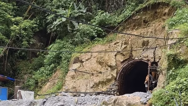 Nổ mìn thi công hầm thủy điện, 2 công nhân thương vong
