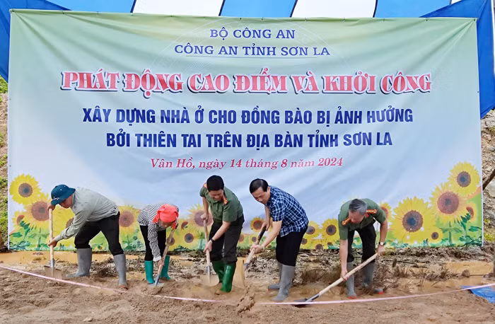 Khởi công xây dựng nhà ở hỗ trợ nhân dân sau mưa lũ -0