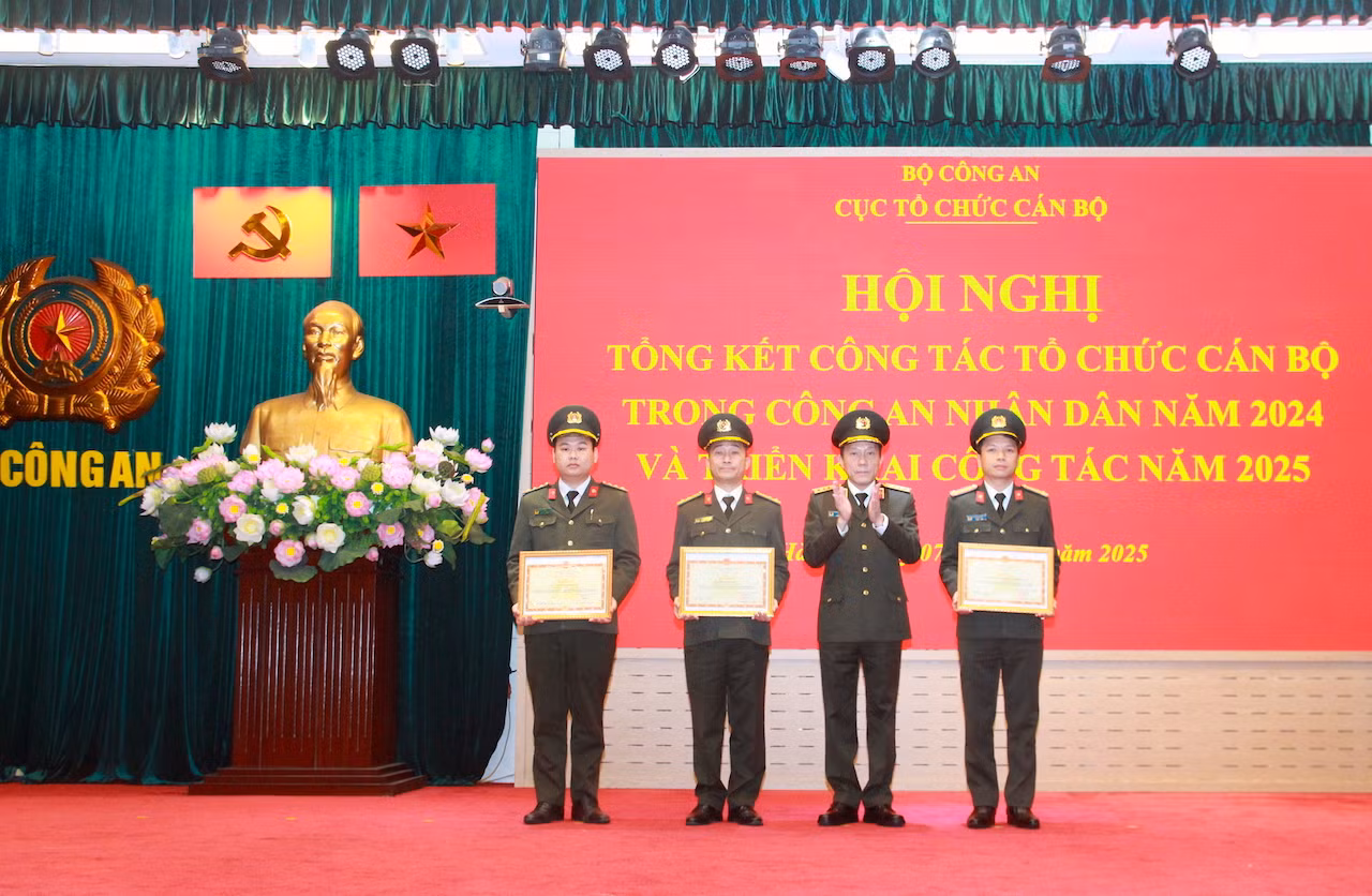 Quyết liệt thực hiện nhiệm vụ trọng tâm, đột phá năm 2025 về tiếp tục tinh gọn tổ chức bộ máy -0