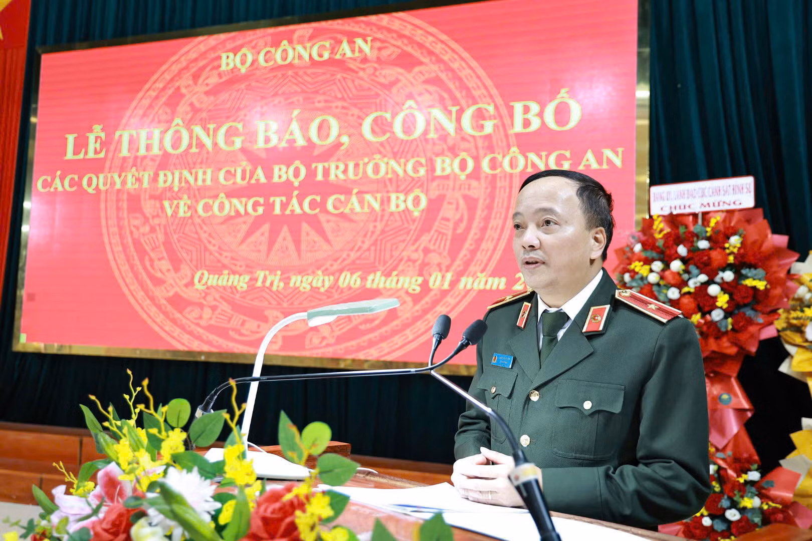 Công bố các quyết định của Bộ trưởng Bộ Công an về công tác cán bộ -0