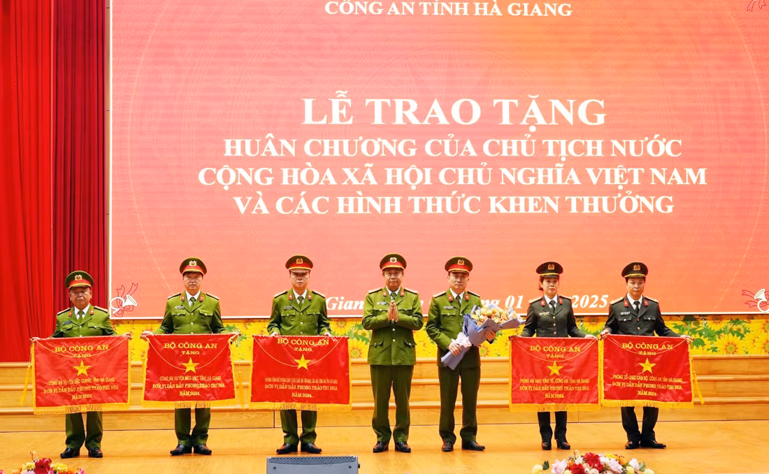 Gương mẫu đi đầu, tăng tốc, bứt phá thực hiện chủ trương của Đảng, pháp luật của Nhà nước -0