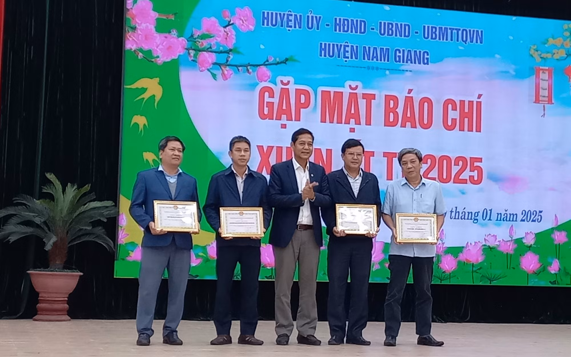 Báo CAND góp phần vào sự phát triển của huyện miền núi tại Quảng Nam -0
