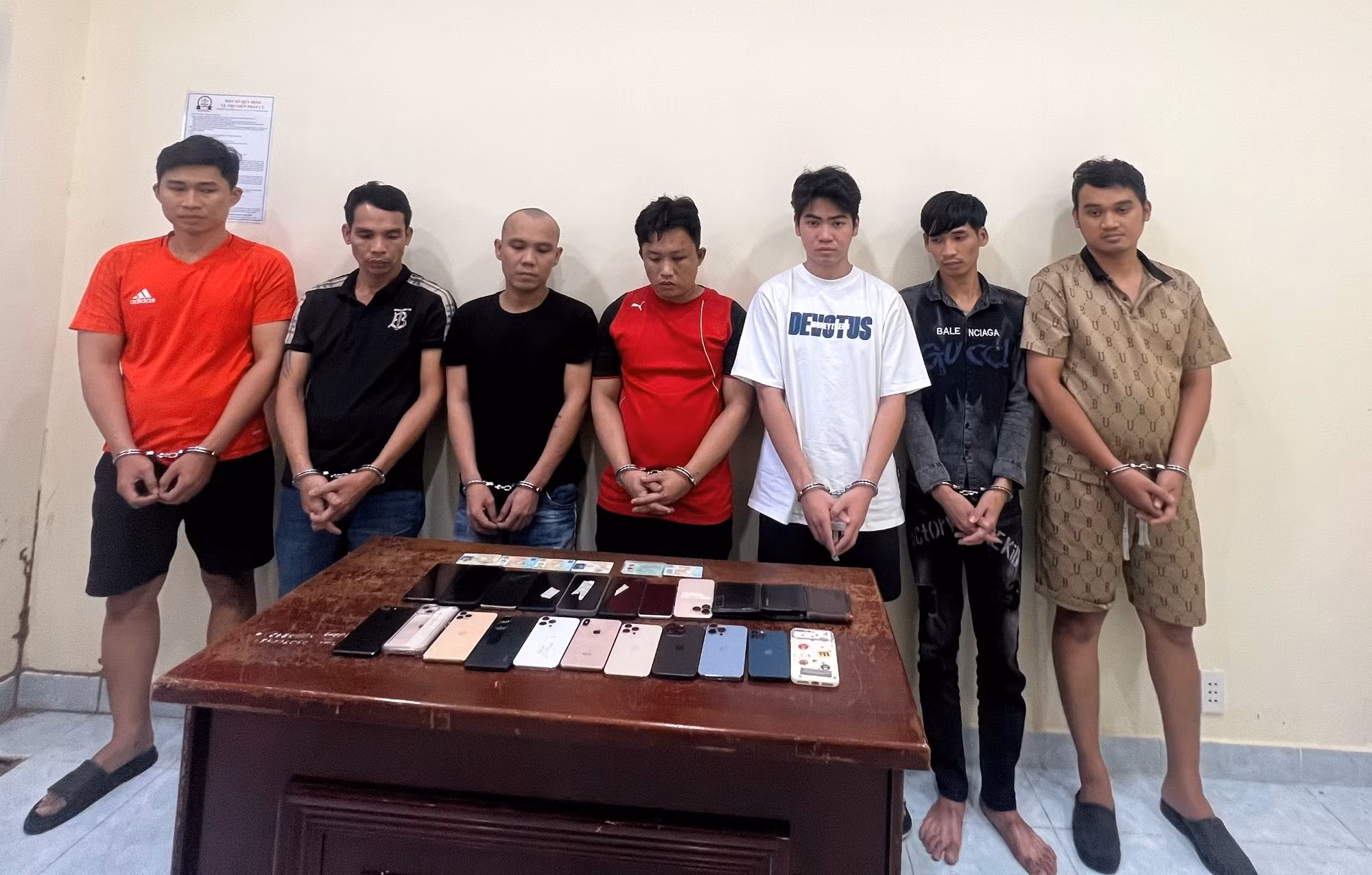 Triệt phá nhóm “siêu trộm” chuyên trộm cắp tại các công viên -0