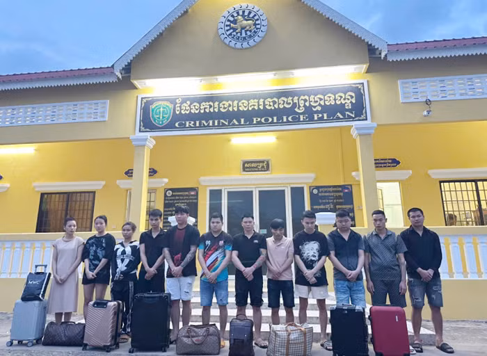 Sập bẫy thanh lý xe hải quan giá rẻ -0