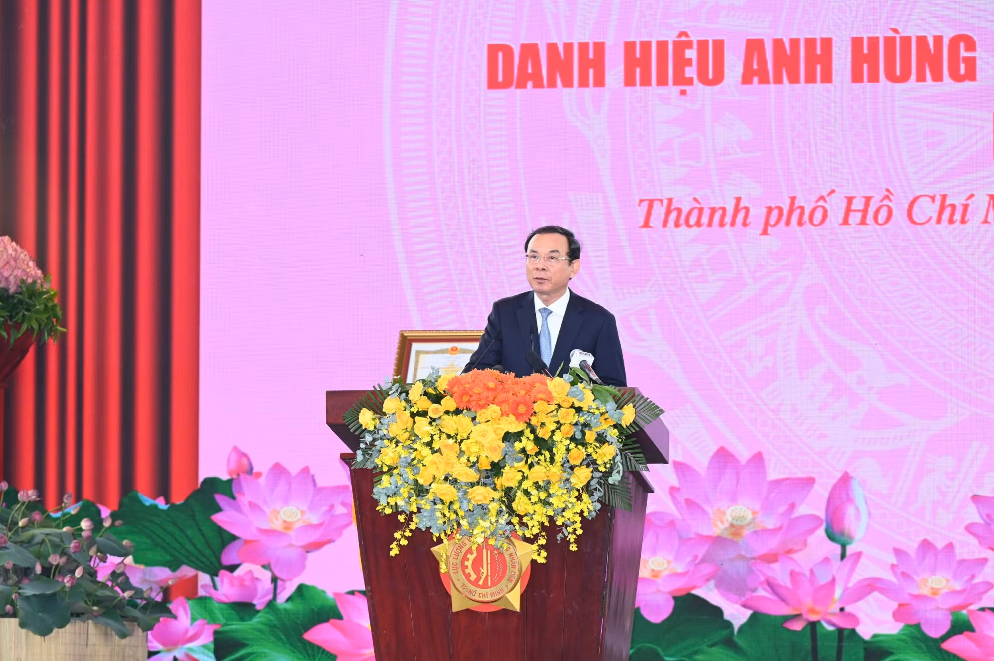 Lực lượng vũ trang TP Hồ Chí Minh vinh dự đón nhận danh hiệu Anh hùng LLVTND -2