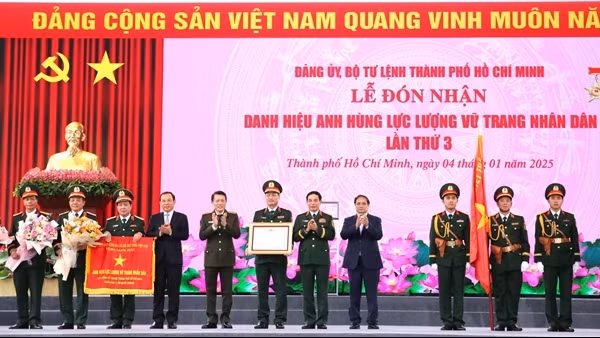 Lực lượng vũ trang TP Hồ Chí Minh đón nhận danh hiệu Anh hùng LLVTND lần thứ 3