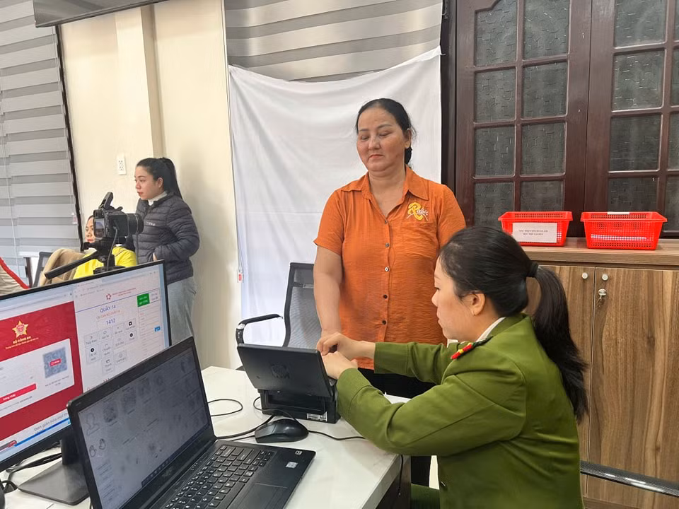 Người dân ở TP Huế khi làm thủ tục đổi thẻ Căn cước do thay đổi đơn vị hành chính không phải nộp lệ phí -0
