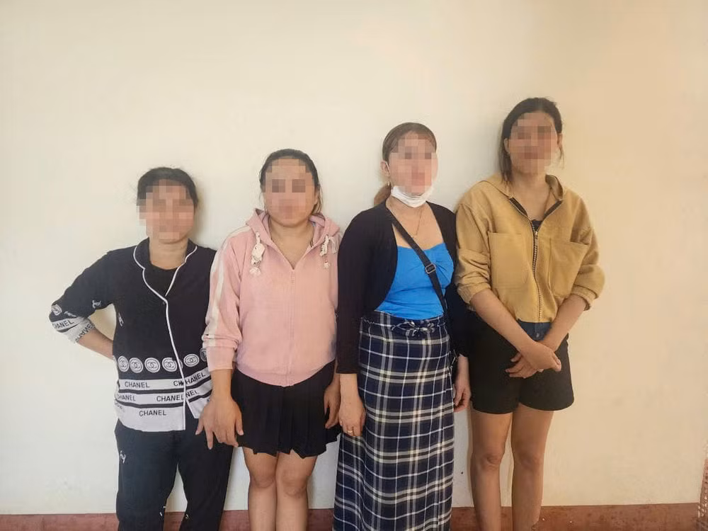 Chủ nhà nghỉ và quán cà phê phối hợp điều gái bán dâm -0