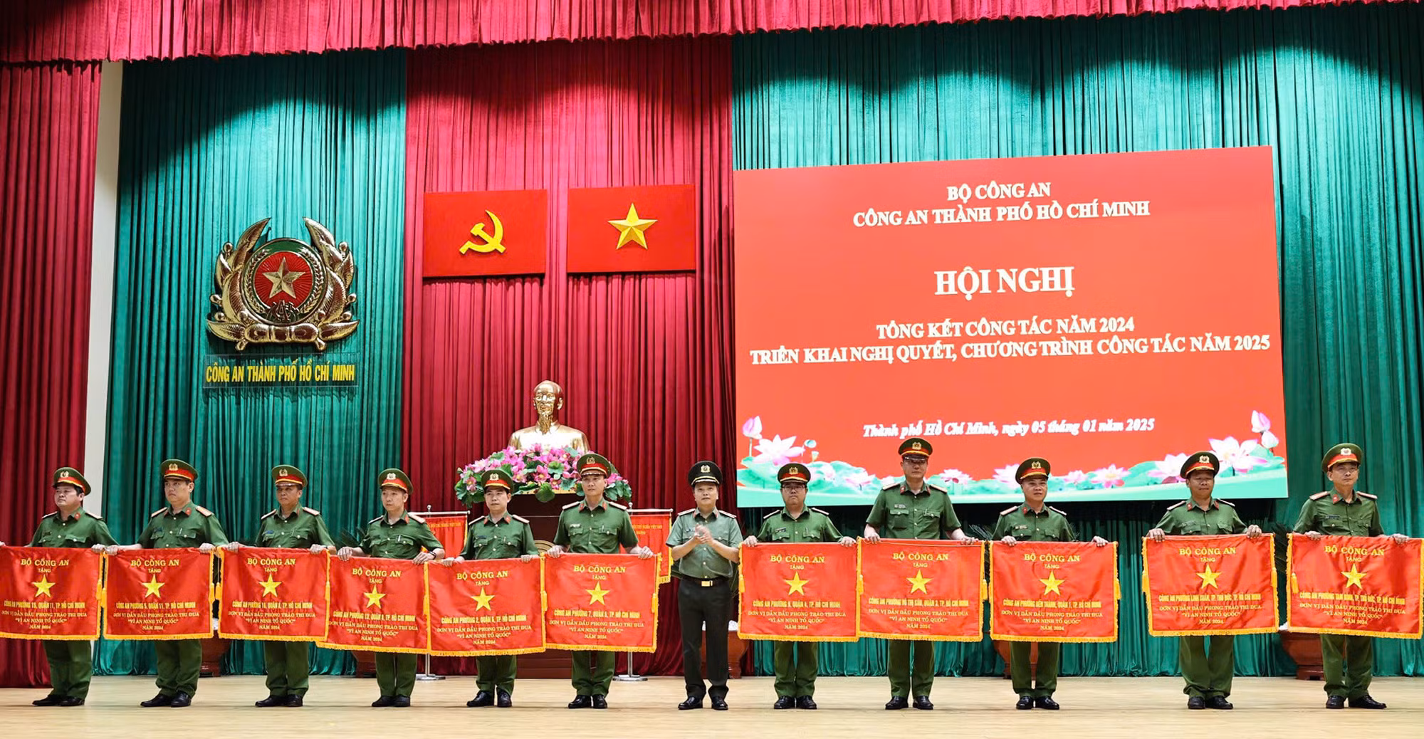 Công an TP Hồ Chí Minh phải là đơn vị lá cờ đầu -2