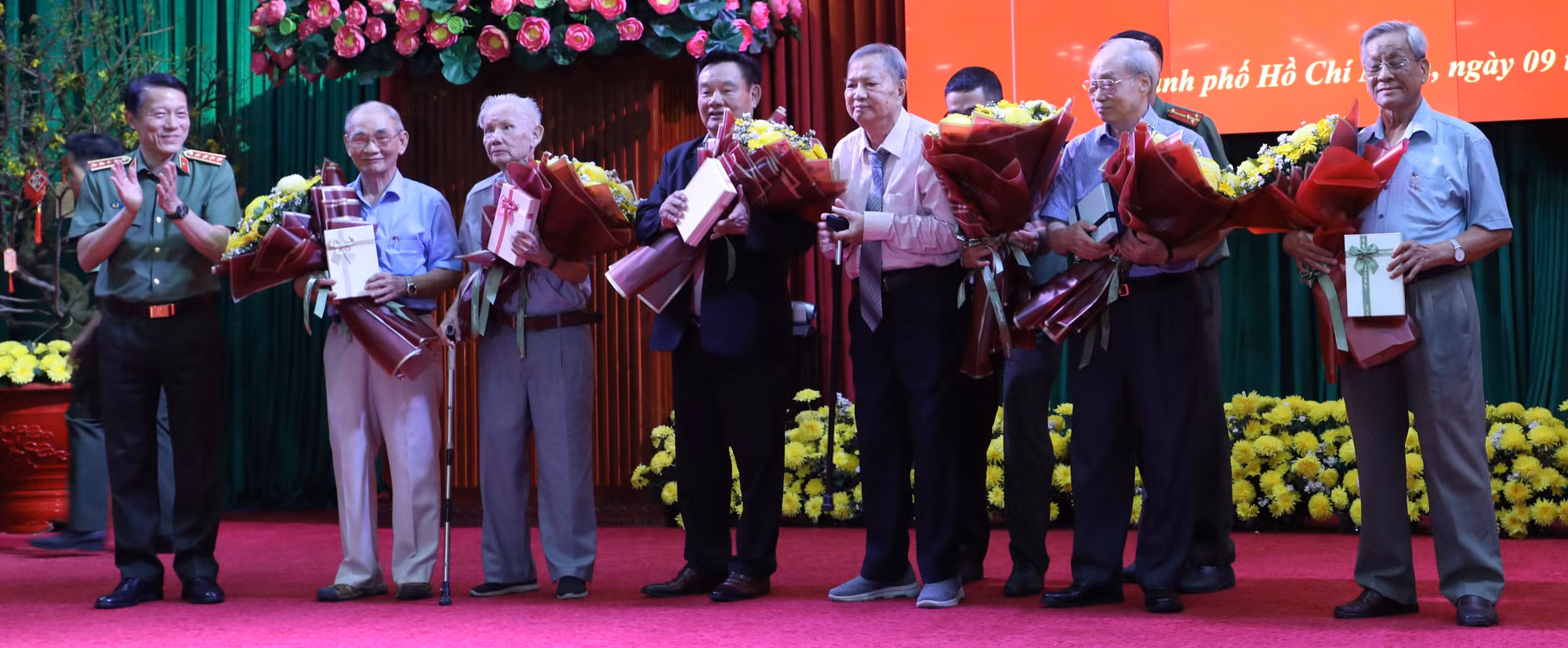 Lực lượng CAND tiếp tục gương mẫu đi đầu, tạo đột phá trong phát triển khoa học công nghệ, đổi mới sáng tạo và chuyển đổi số trong năm 2025 -0